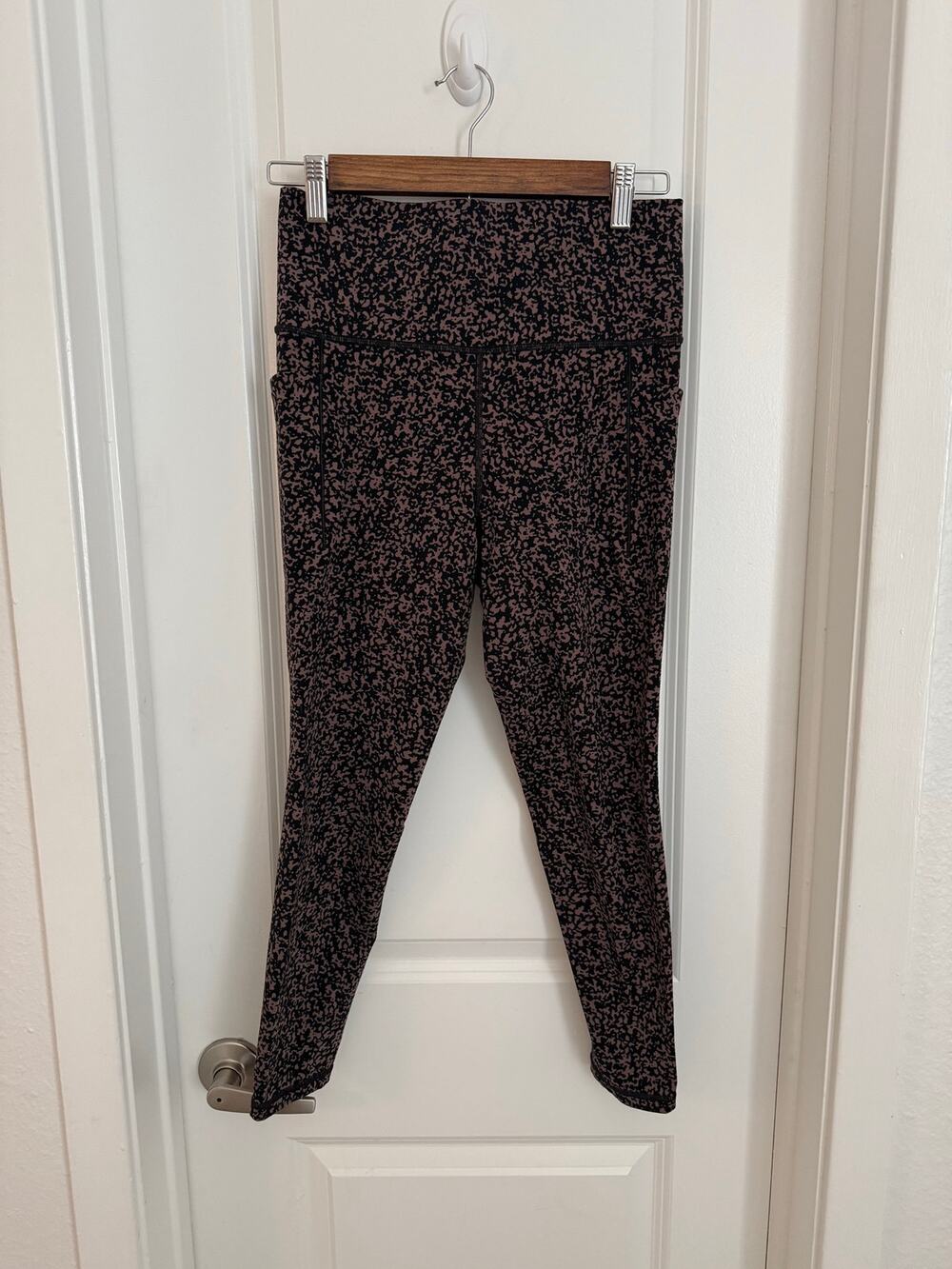Athleta Salutation Stash Pocket Patterned 7/8 Leggings Medium